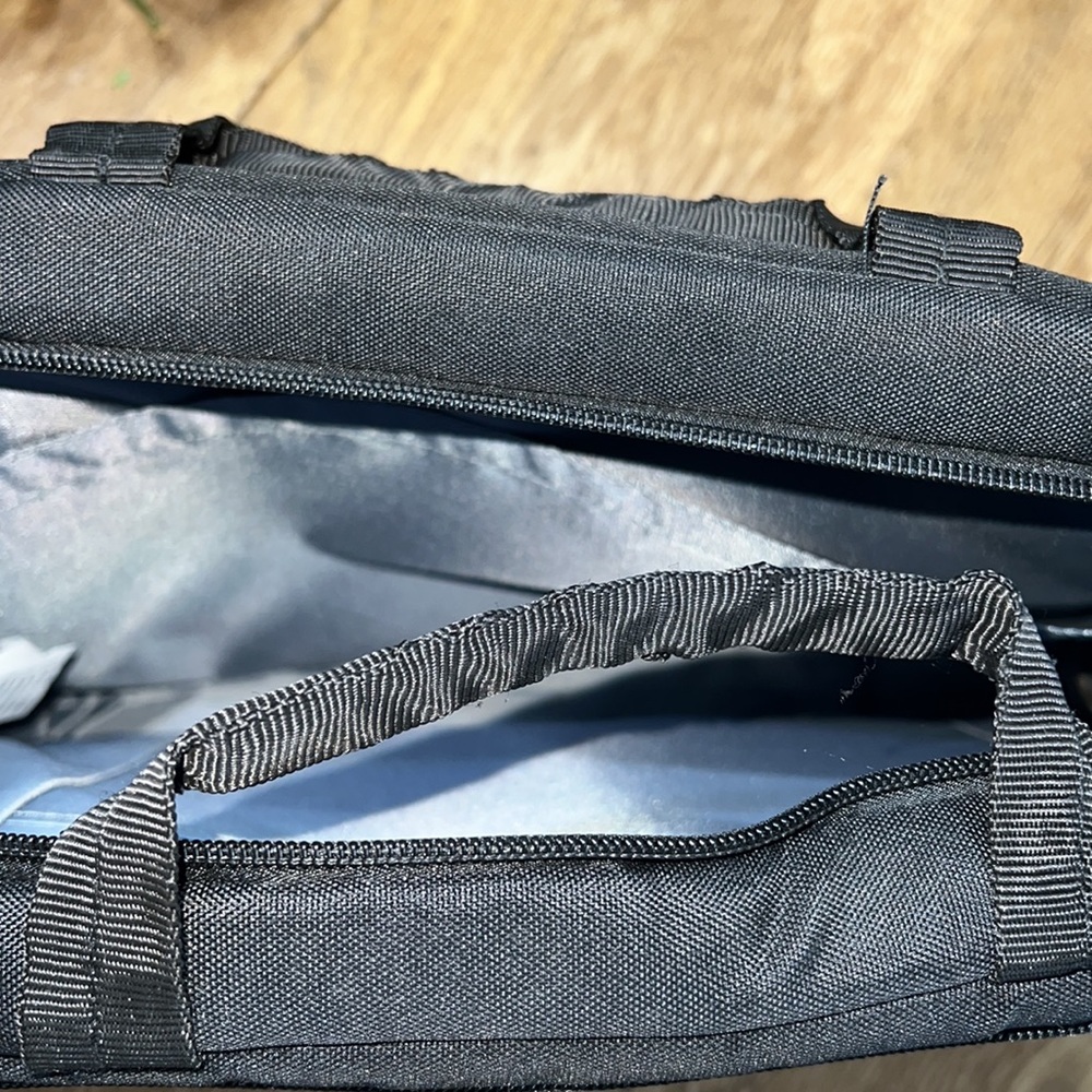 Amazon Basics Computer Case - Picture 3 of 9